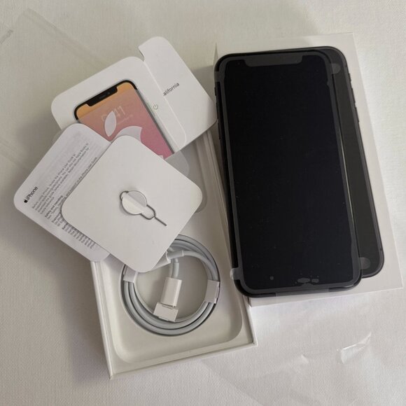 Apple iPhone 11 - Picture 4 of 11